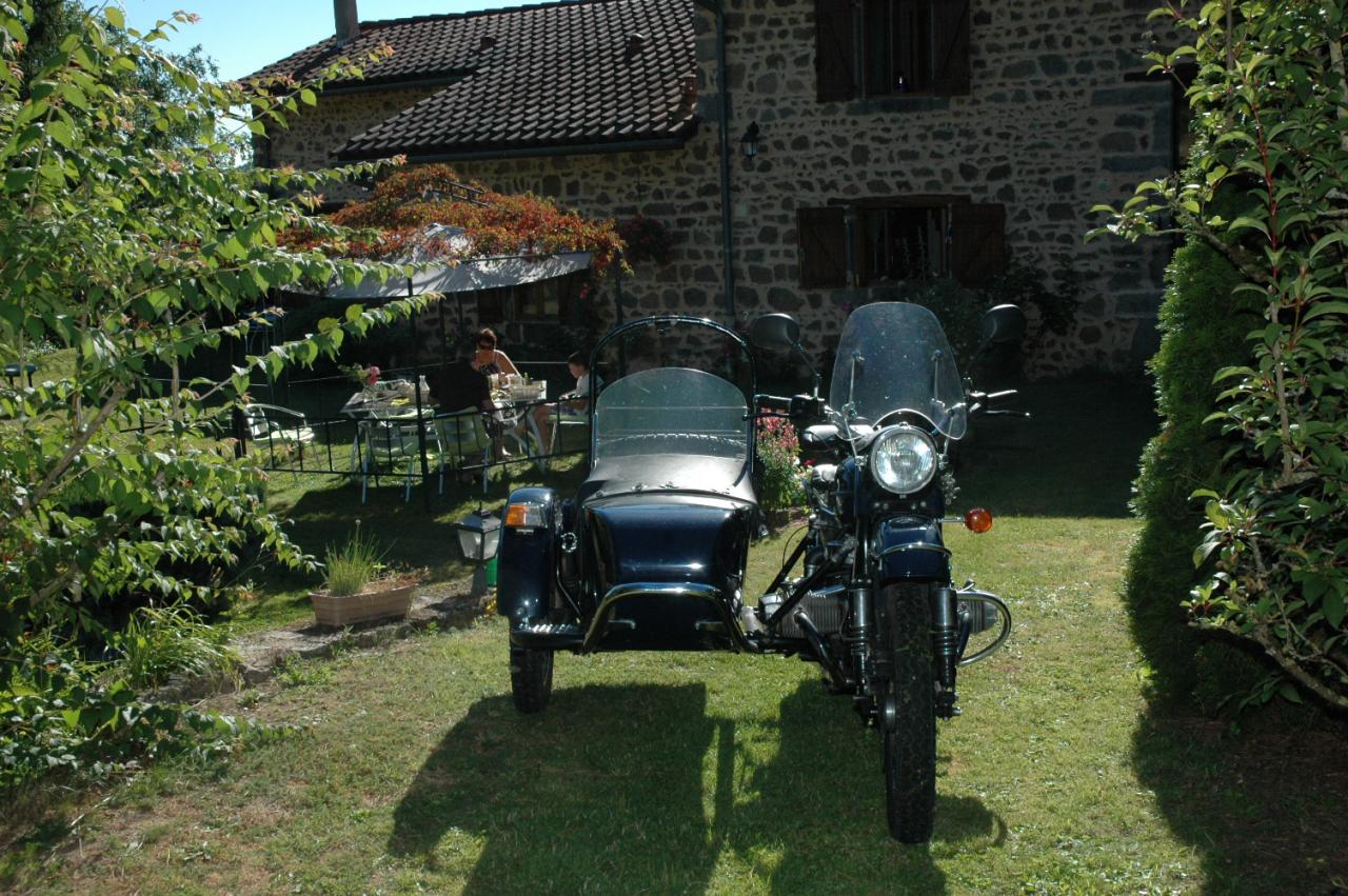 Visitez les Monts du Lyonnais à moto