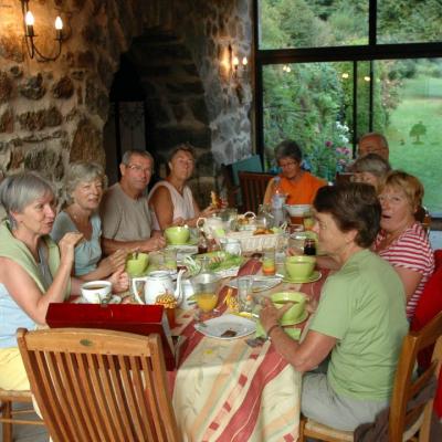 Randonneurs au petit déjeuner